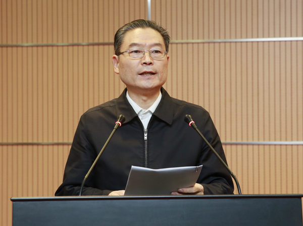 学校召开2019年工作会:确定全年主题 强调实干担当